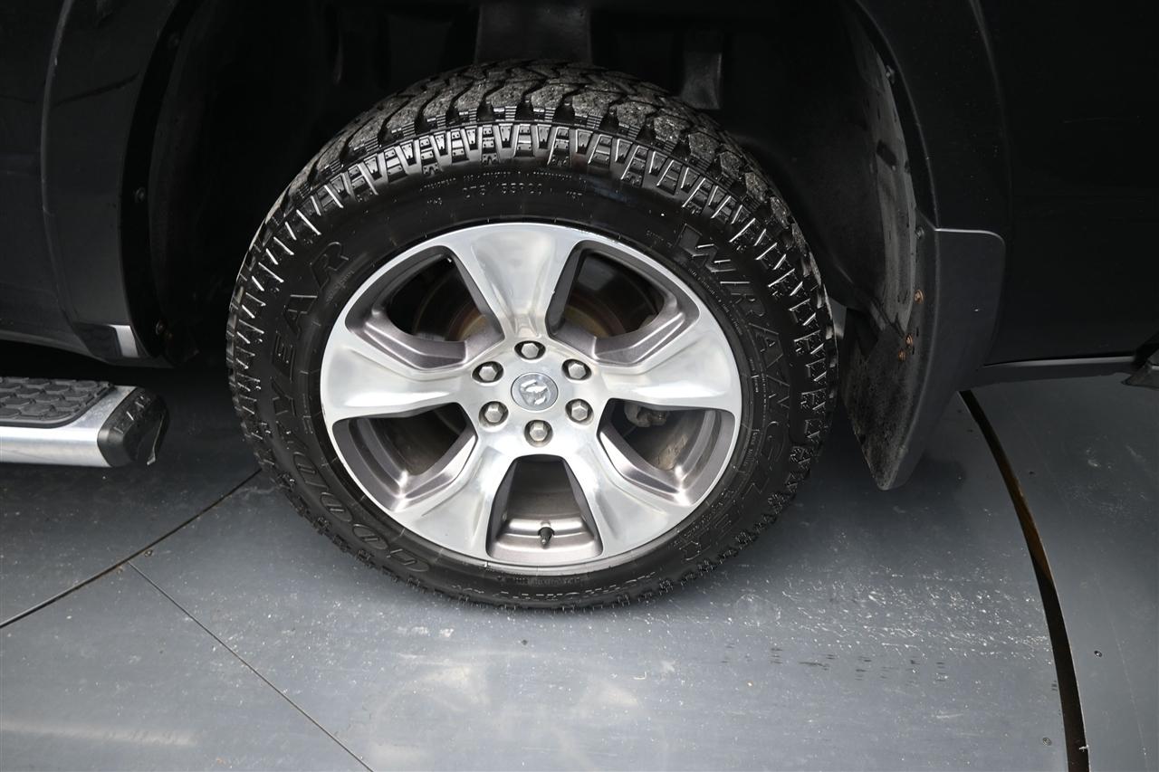 RAM 1500 Laramie Crew Cab SWB 4WD 2020