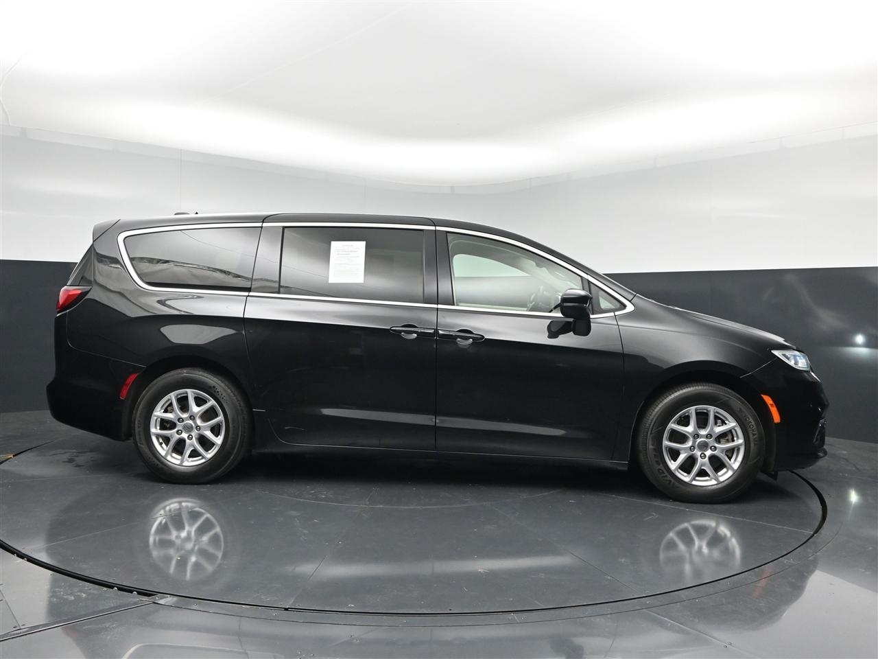 Chrysler Pacifica Touring L 2023