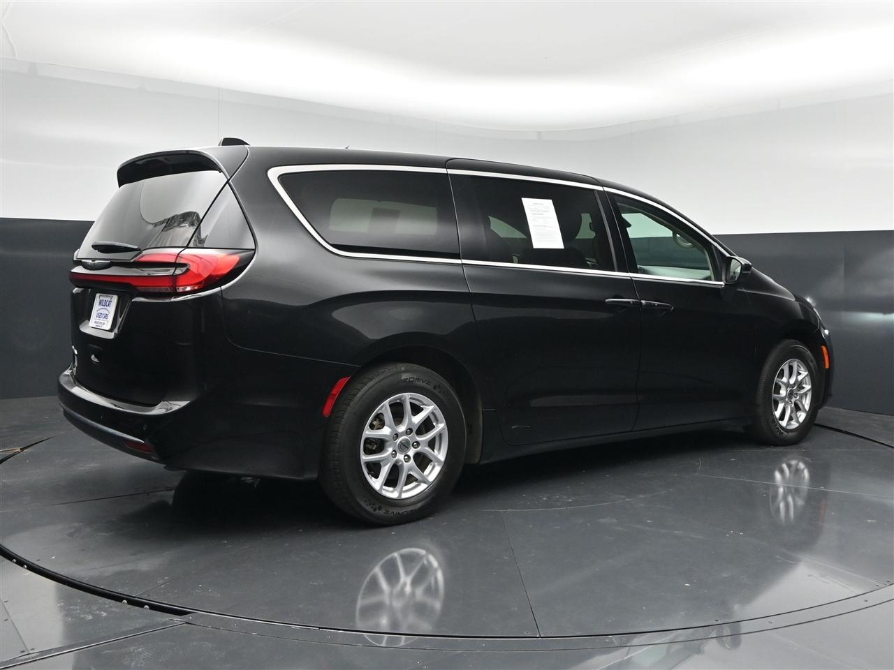 Chrysler Pacifica Touring L 2023