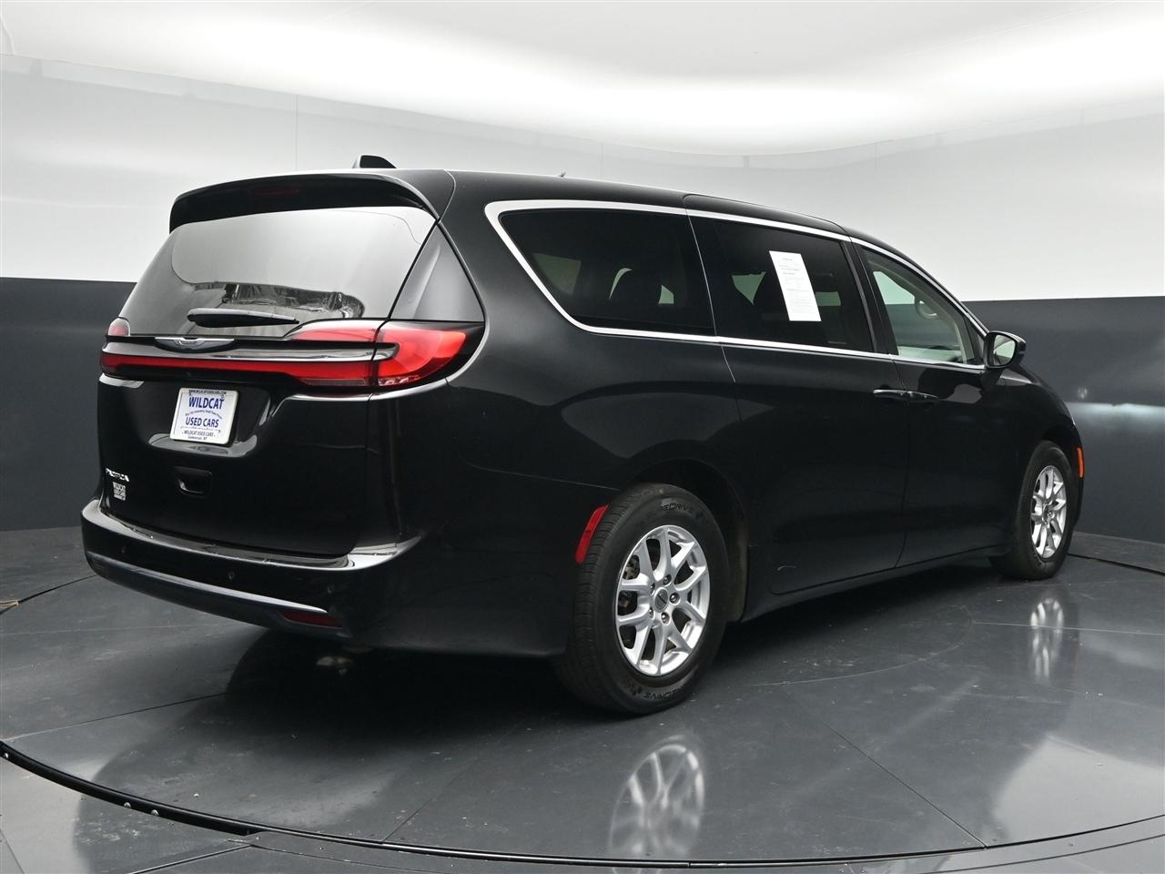 Chrysler Pacifica Touring L 2023