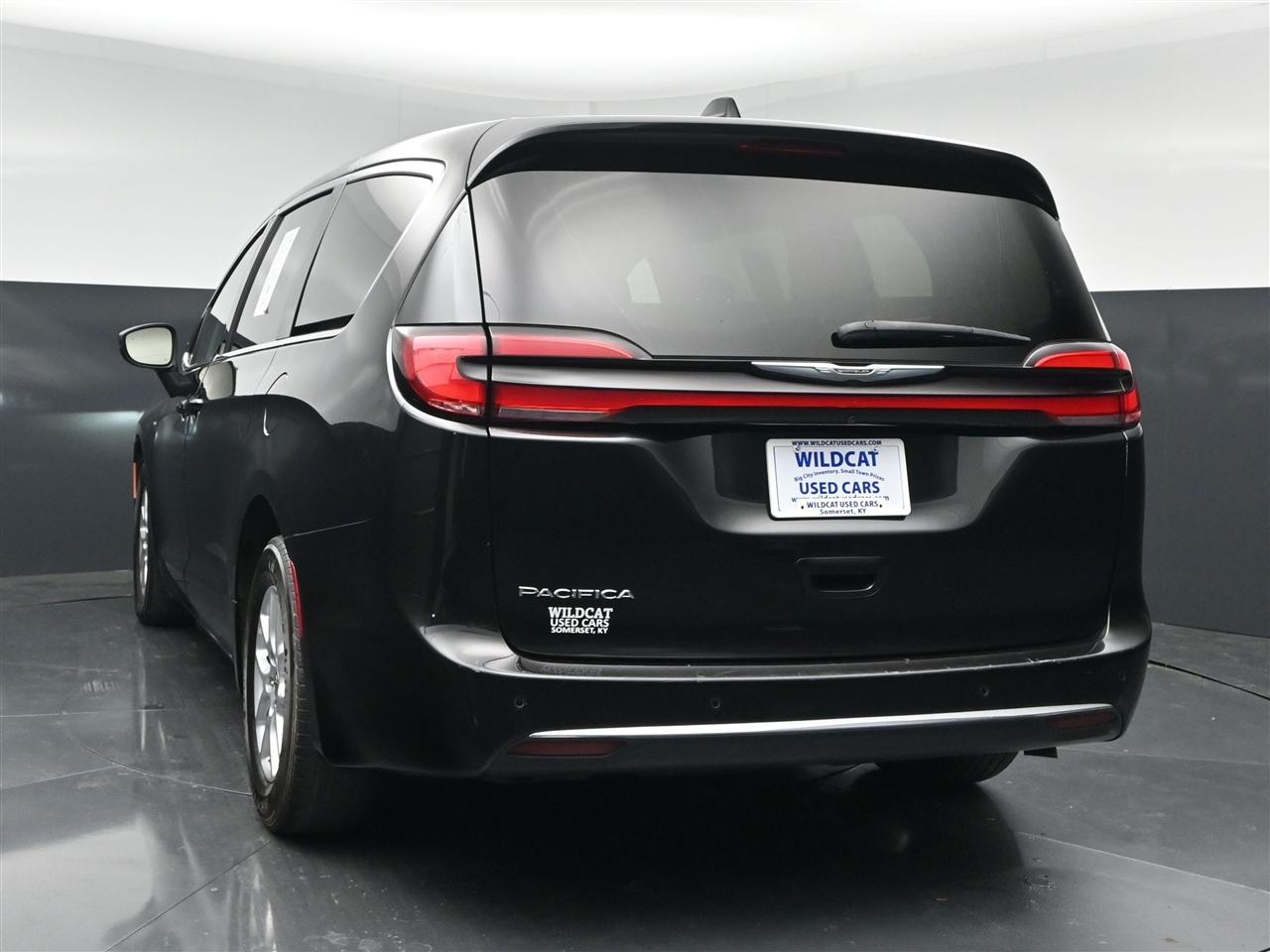 Chrysler Pacifica Touring L 2023
