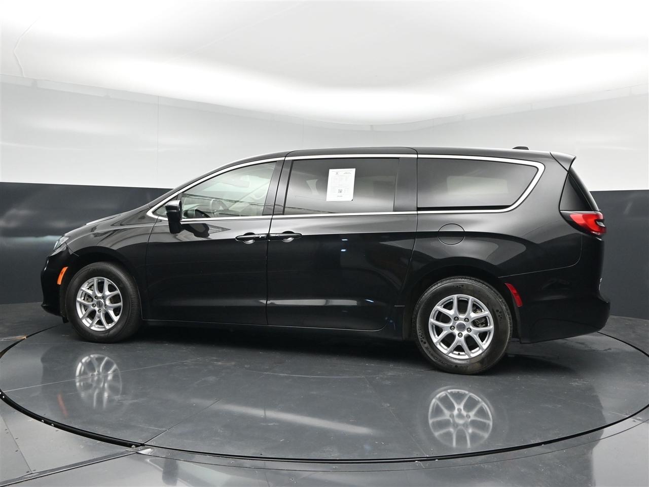 Chrysler Pacifica Touring L 2023