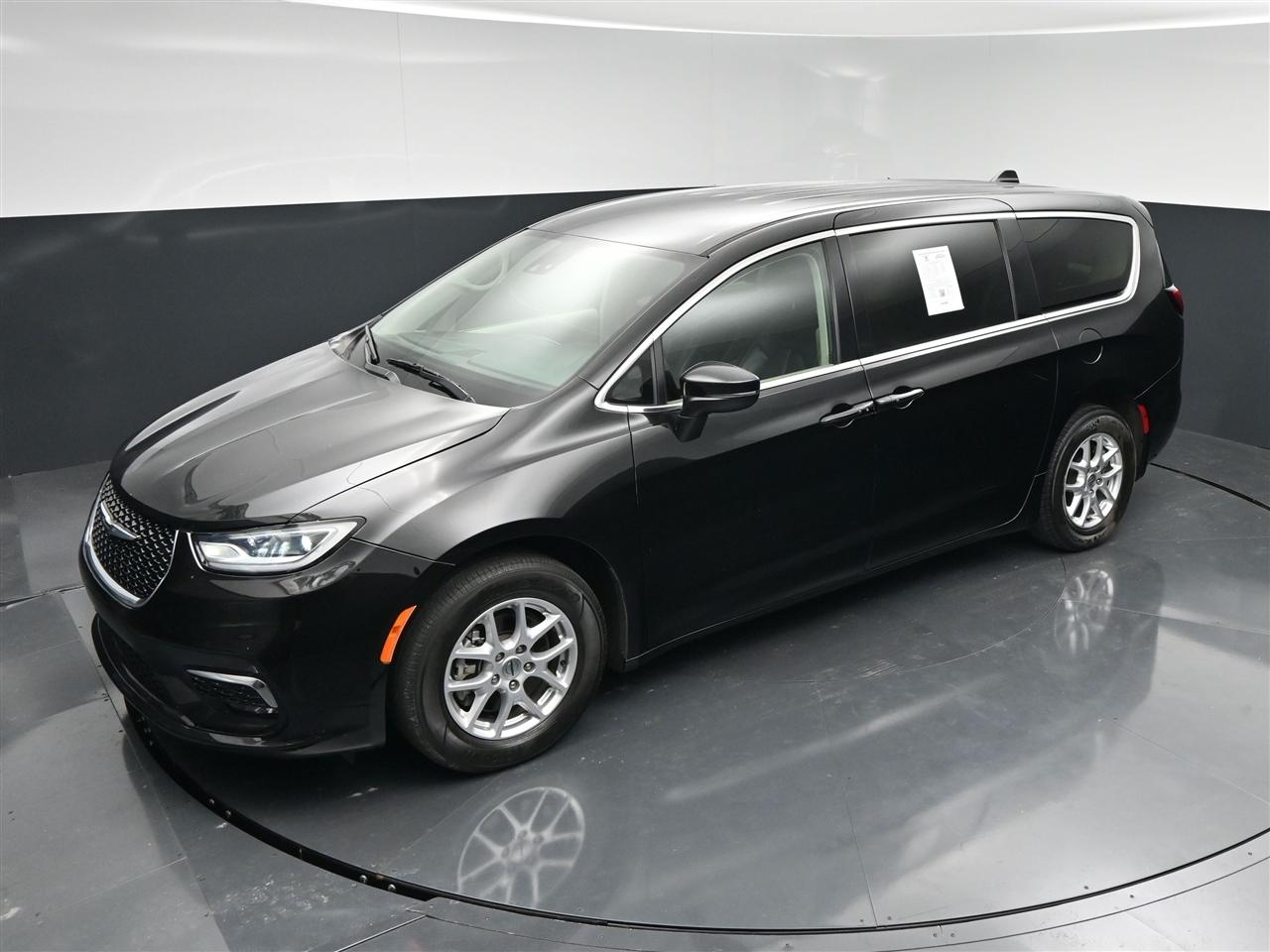Chrysler Pacifica Touring L 2023
