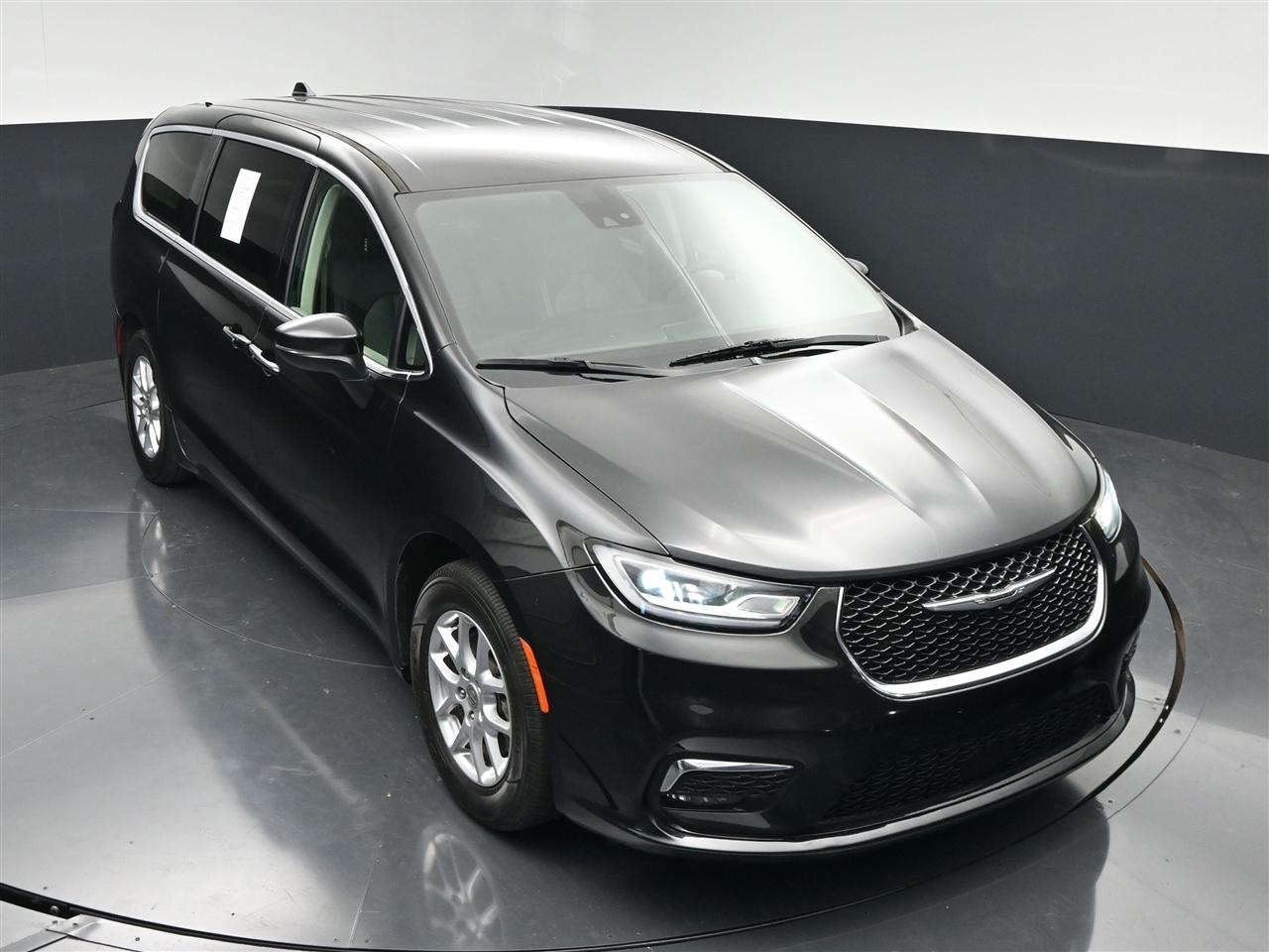 Chrysler Pacifica Touring L 2023