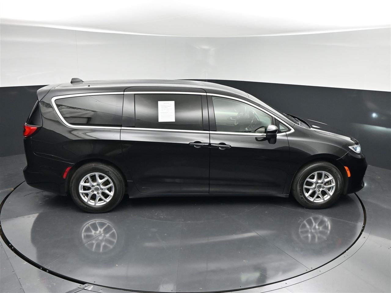 Chrysler Pacifica Touring L 2023
