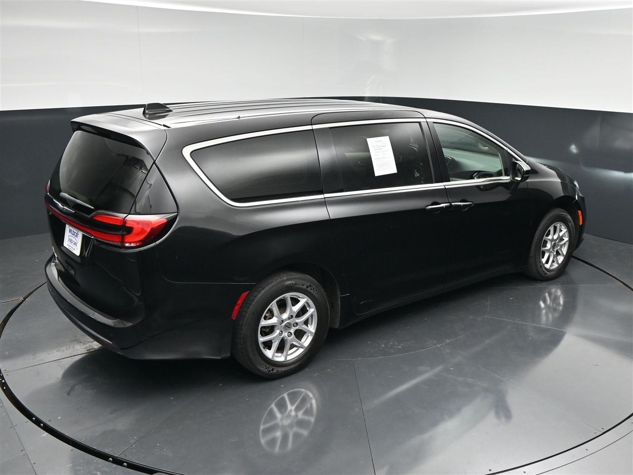 Chrysler Pacifica Touring L 2023