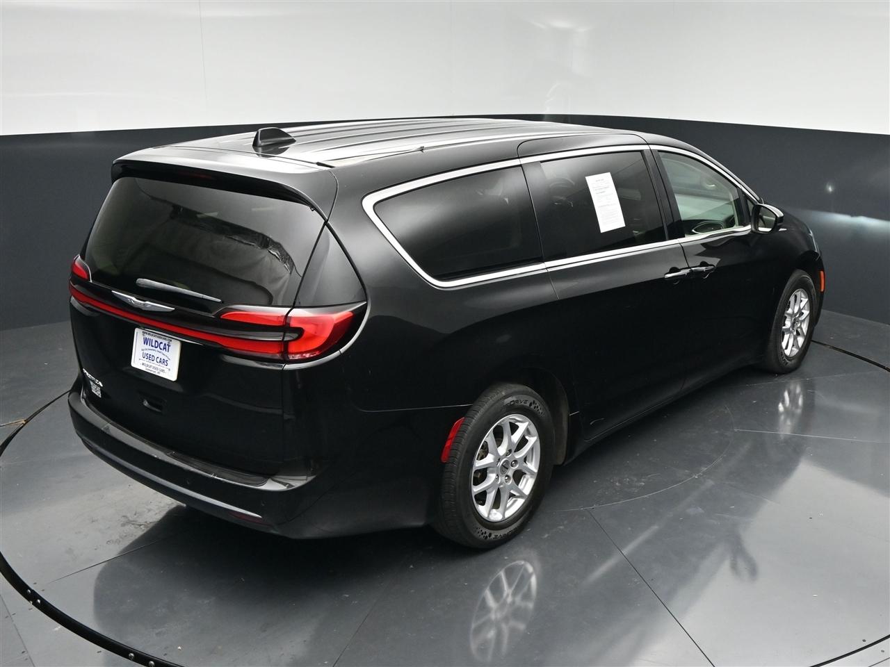Chrysler Pacifica Touring L 2023