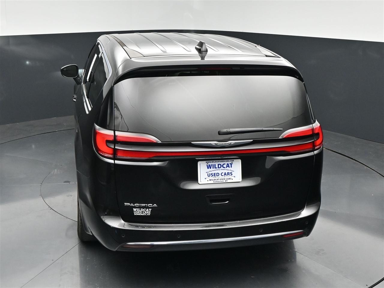 Chrysler Pacifica Touring L 2023