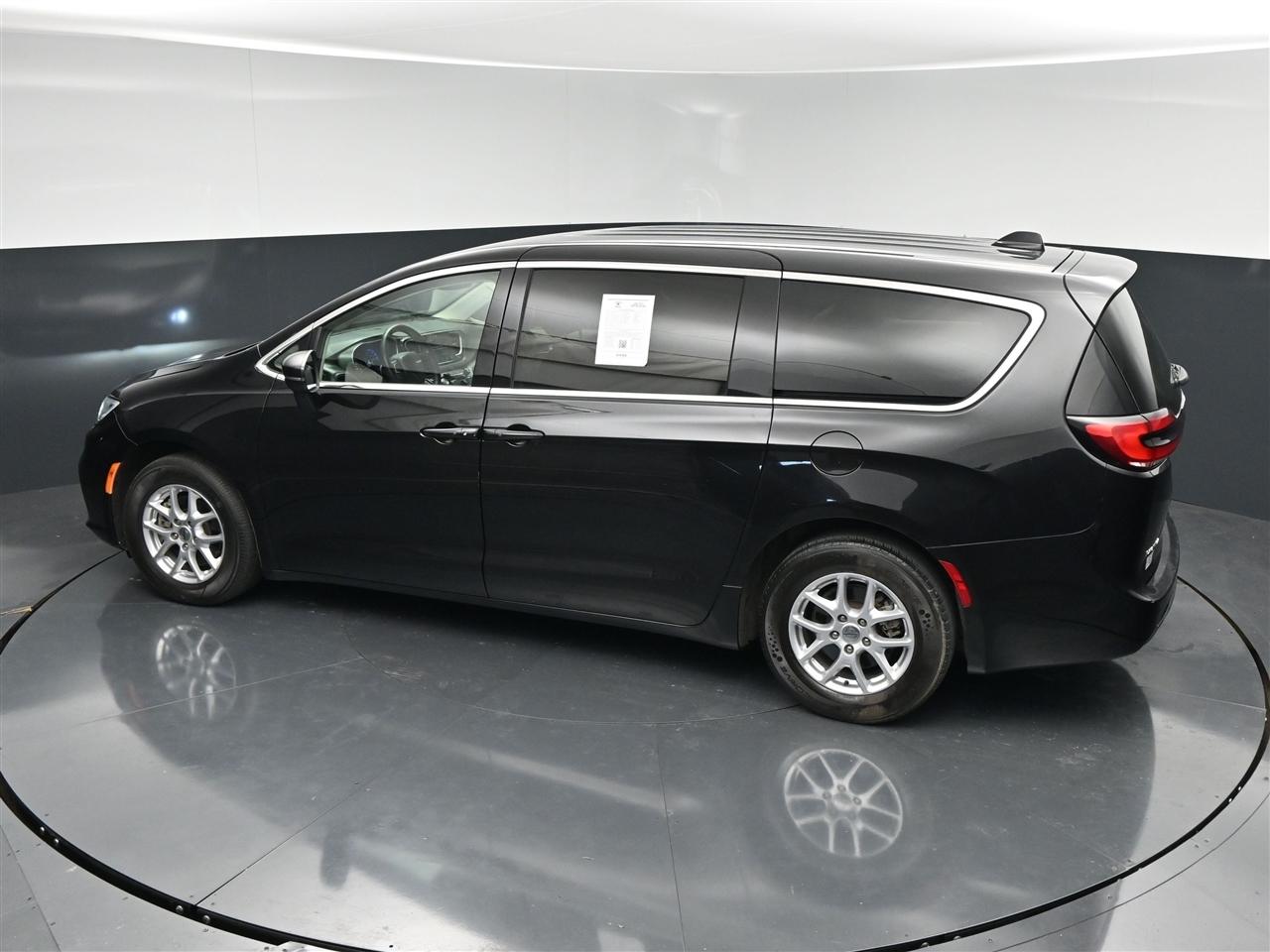 Chrysler Pacifica Touring L 2023
