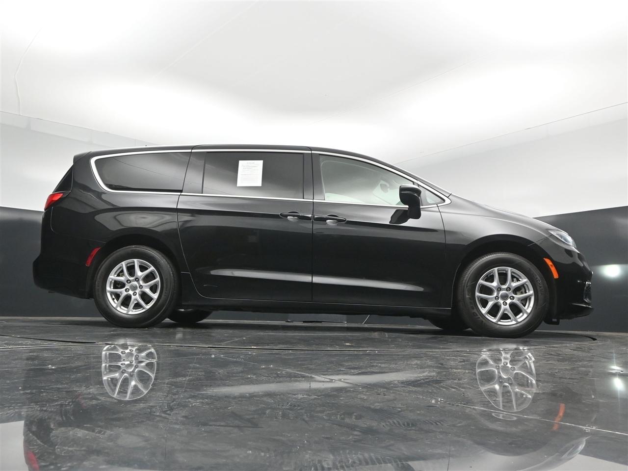 Chrysler Pacifica Touring L 2023