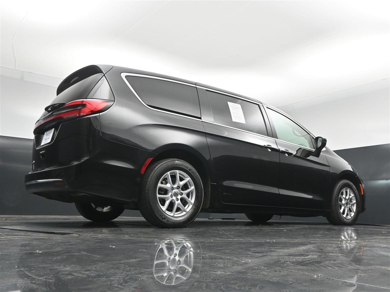 Chrysler Pacifica Touring L 2023