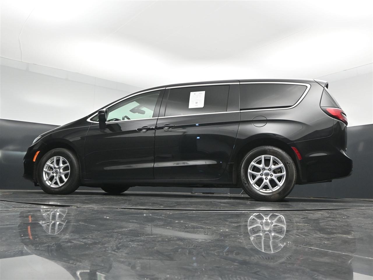 Chrysler Pacifica Touring L 2023