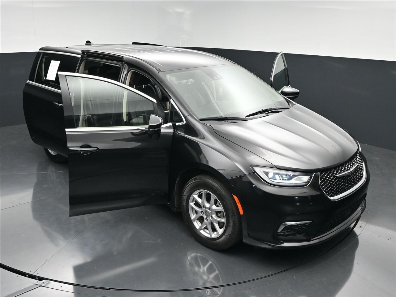 Chrysler Pacifica Touring L 2023