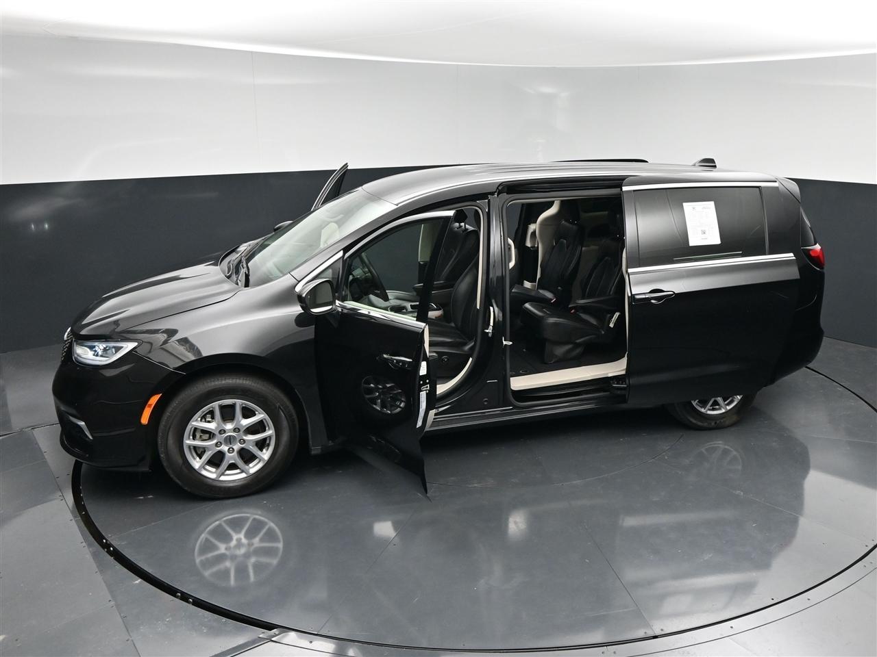 Chrysler Pacifica Touring L 2023