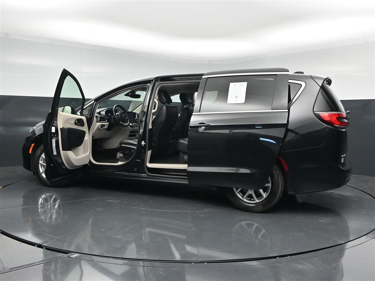 Chrysler Pacifica Touring L 2023