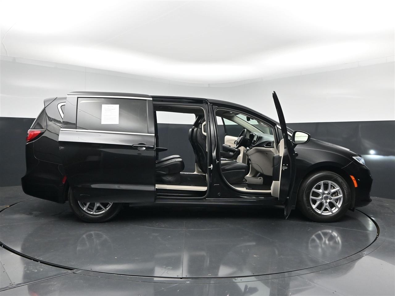 Chrysler Pacifica Touring L 2023