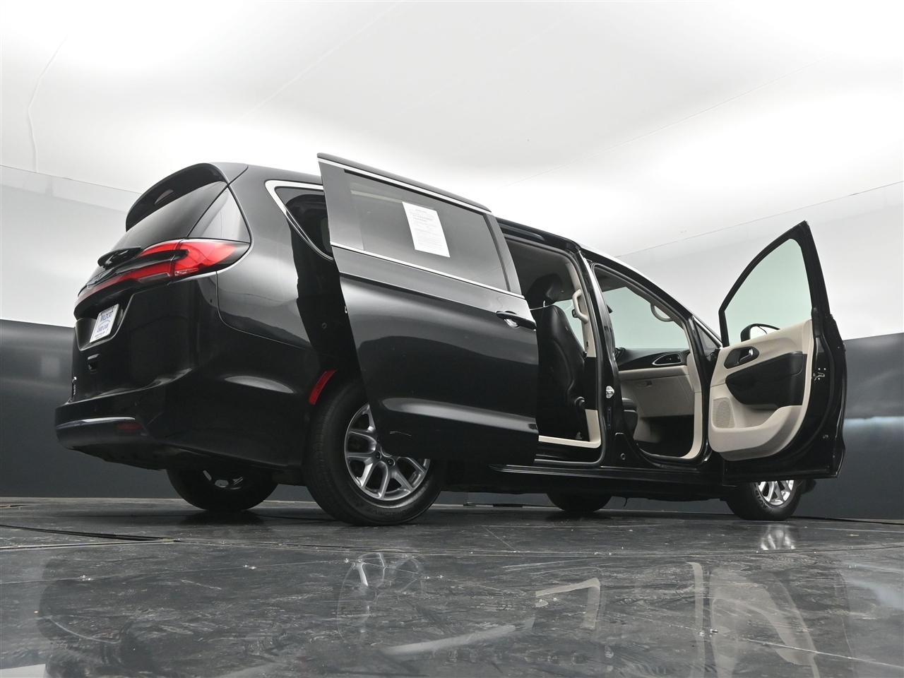 Chrysler Pacifica Touring L 2023