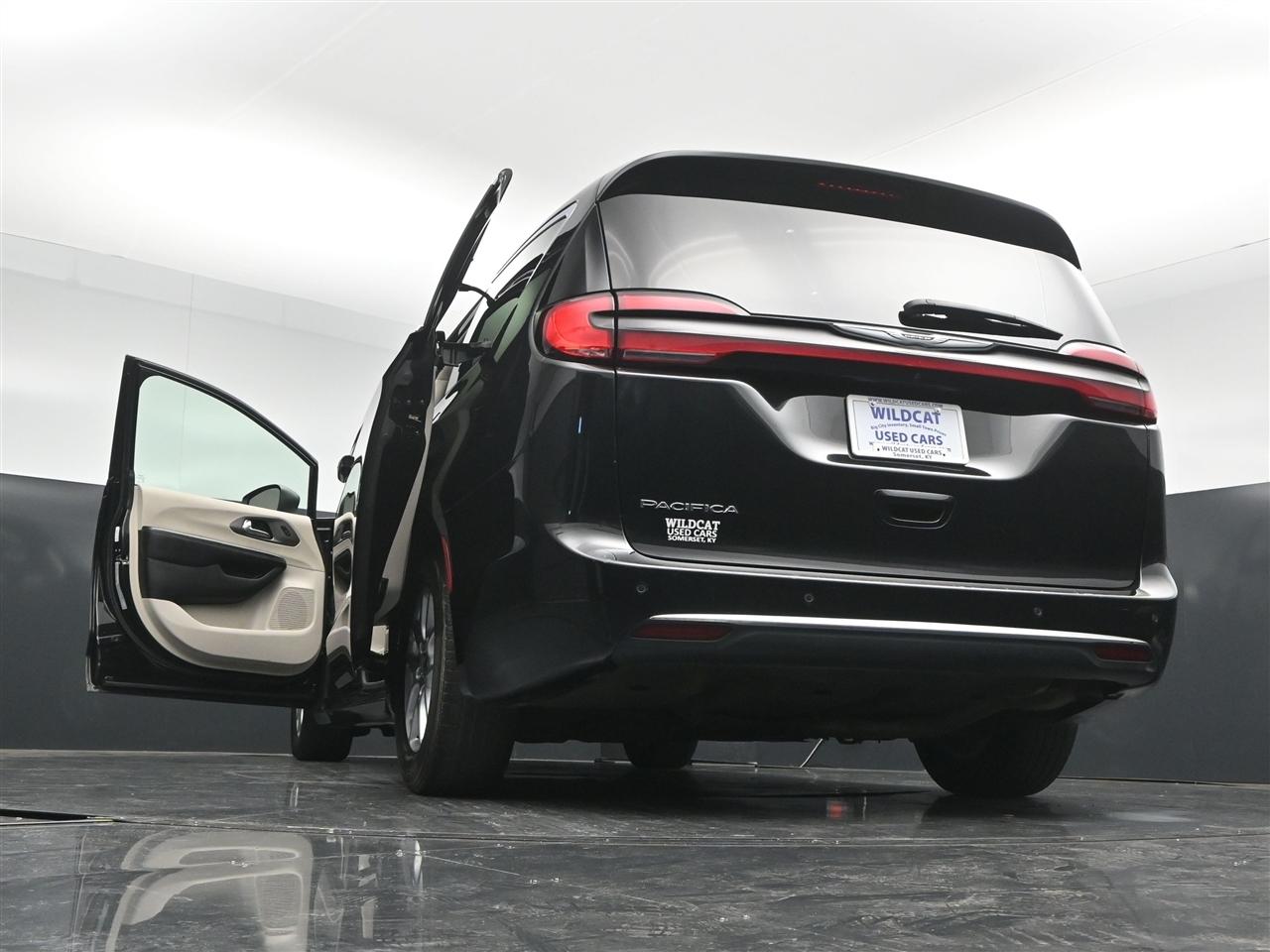 Chrysler Pacifica Touring L 2023