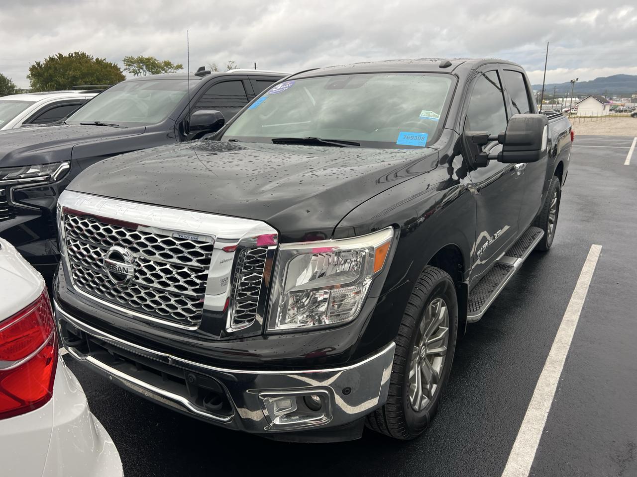 Nissan Titan SV Crew Cab 4WD 2018