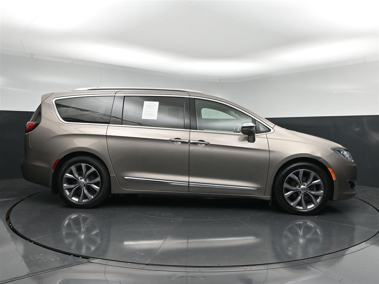 Chrysler Pacifica Limited 2018