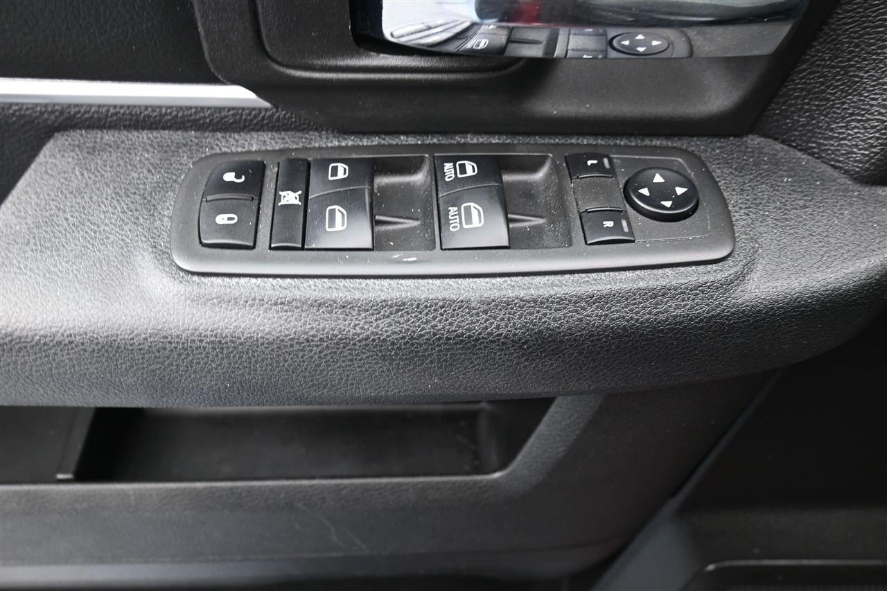 RAM 1500 SLT Quad Cab 4WD 2021