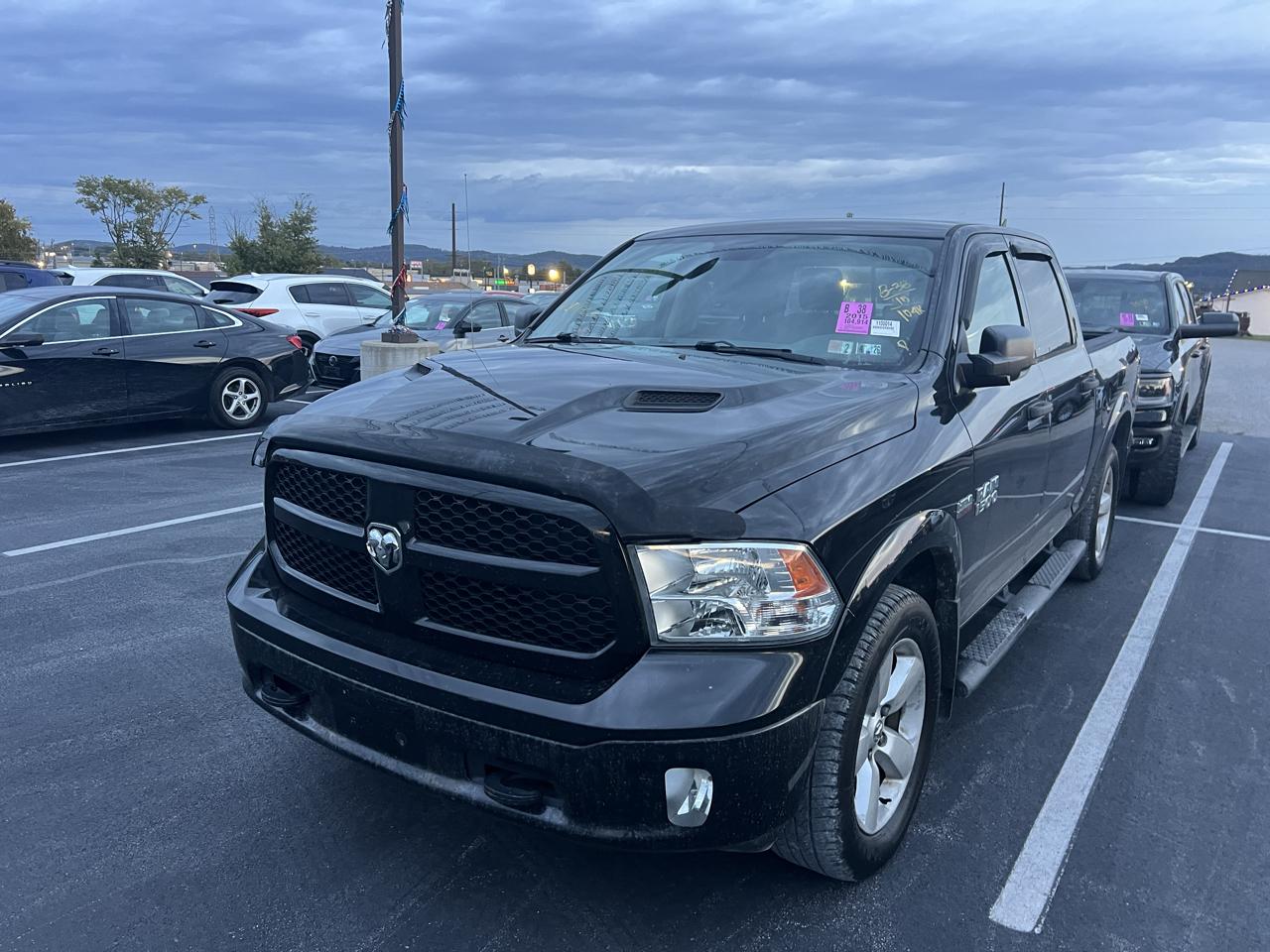 2015 RAM 1500 SLT Crew Cab SWB 4WD