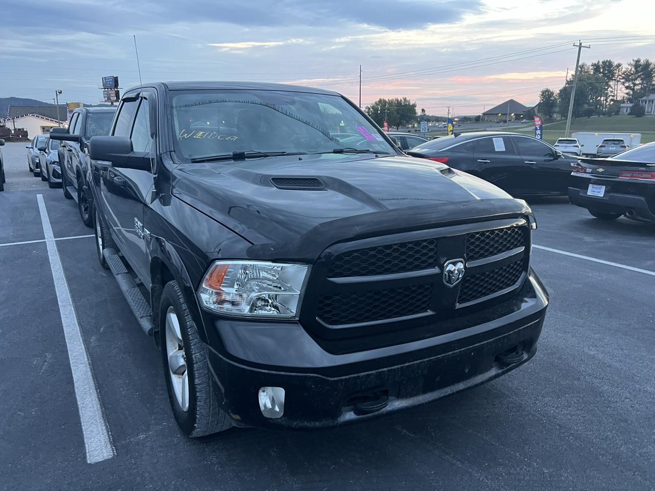 RAM 1500 SLT Crew Cab SWB 4WD 2015
