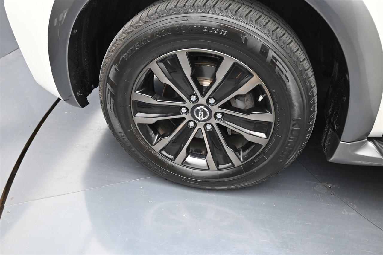 Nissan Armada Platinum AWD 2017