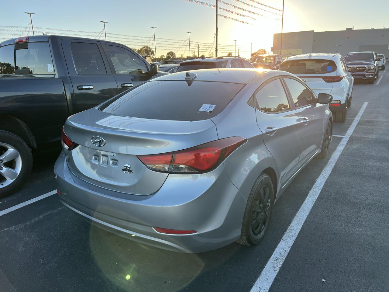 Hyundai Elantra SE 6AT 2016