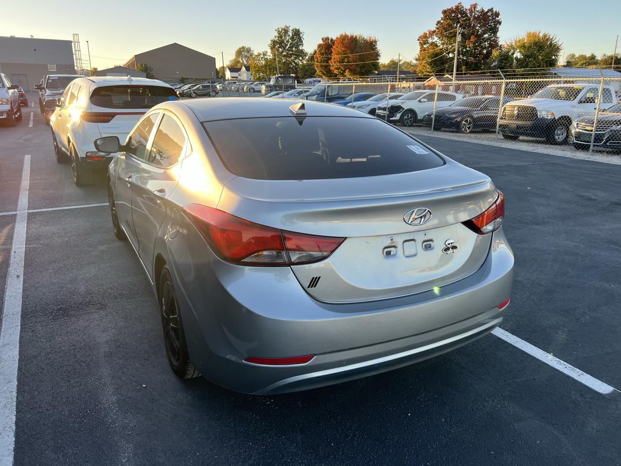 Hyundai Elantra SE 6AT 2016