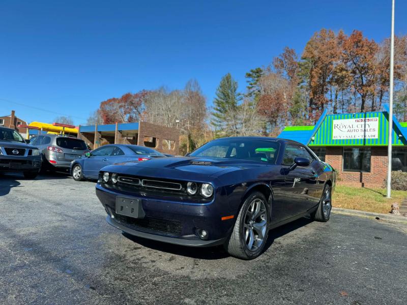 2017 Dodge Challenger SXT PLUS Coupe