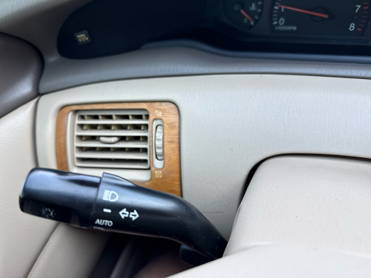 Toyota Avalon XL 2003