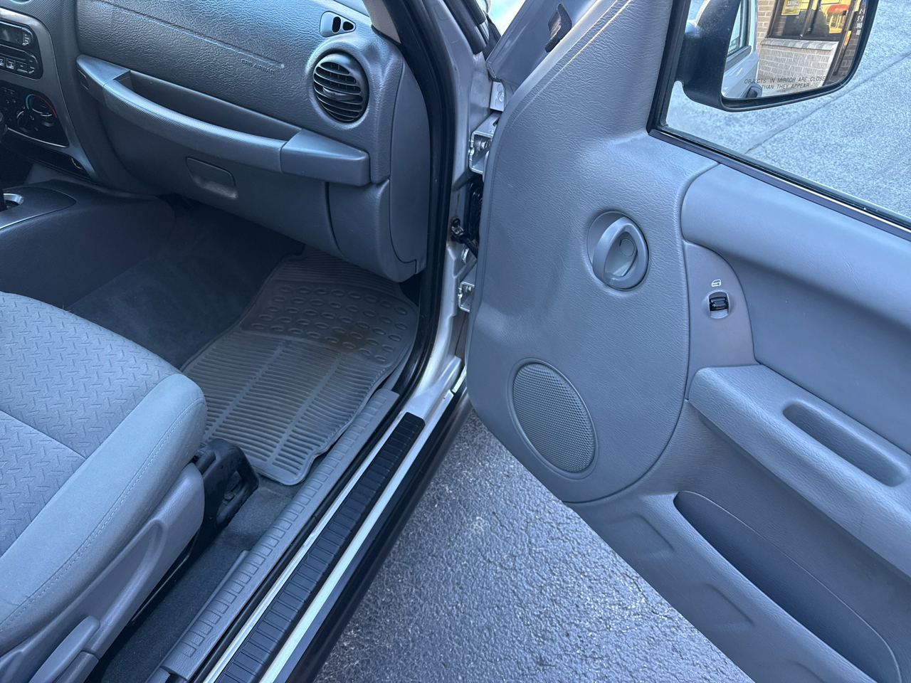 Jeep Liberty Renegade 2WD 2006