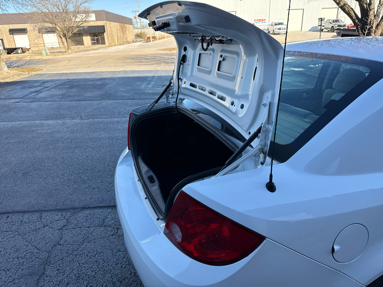 Chevrolet Cobalt LS Sedan 2005