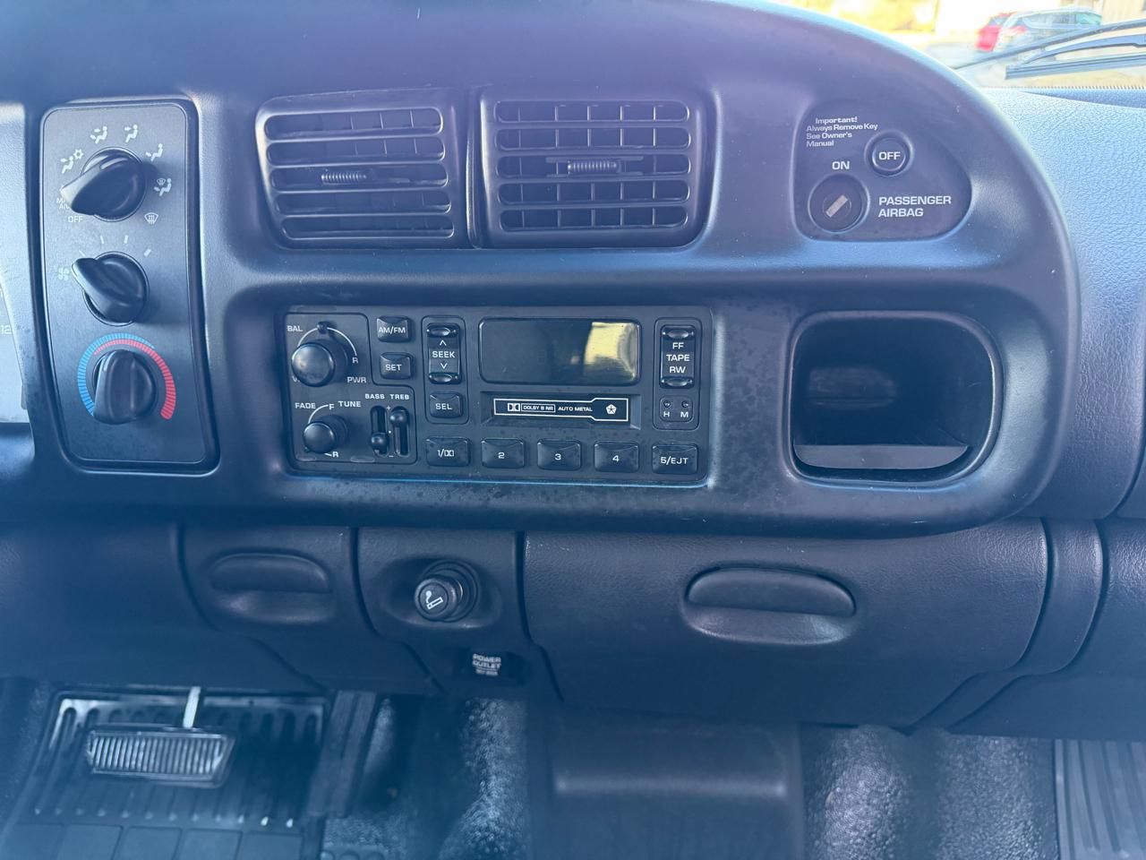 Dodge Ram 1500 Quad Cab Short Bed 2WD 1999