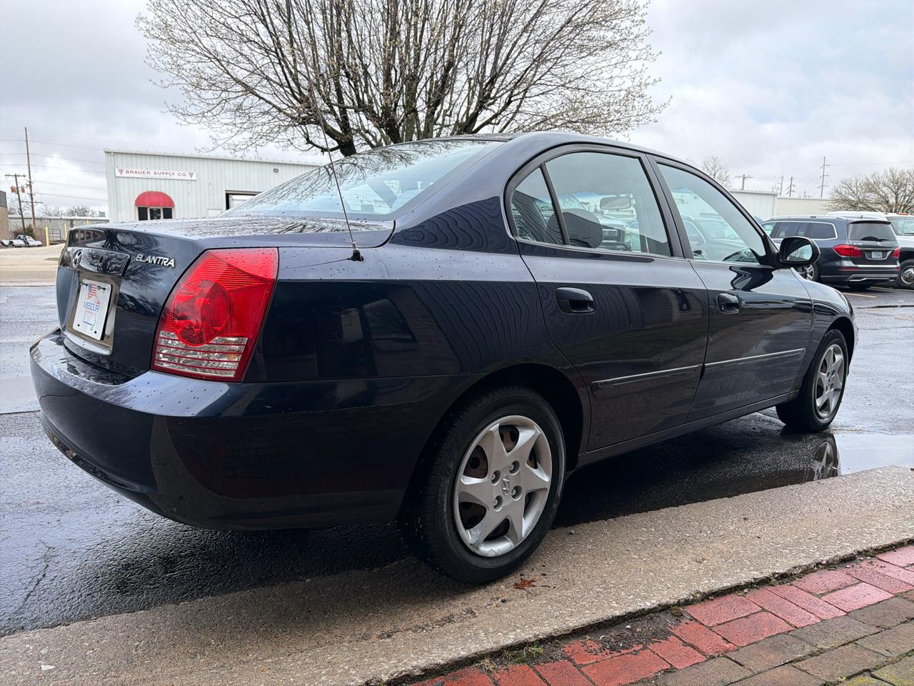 Hyundai Elantra GLS 4-Door 2005