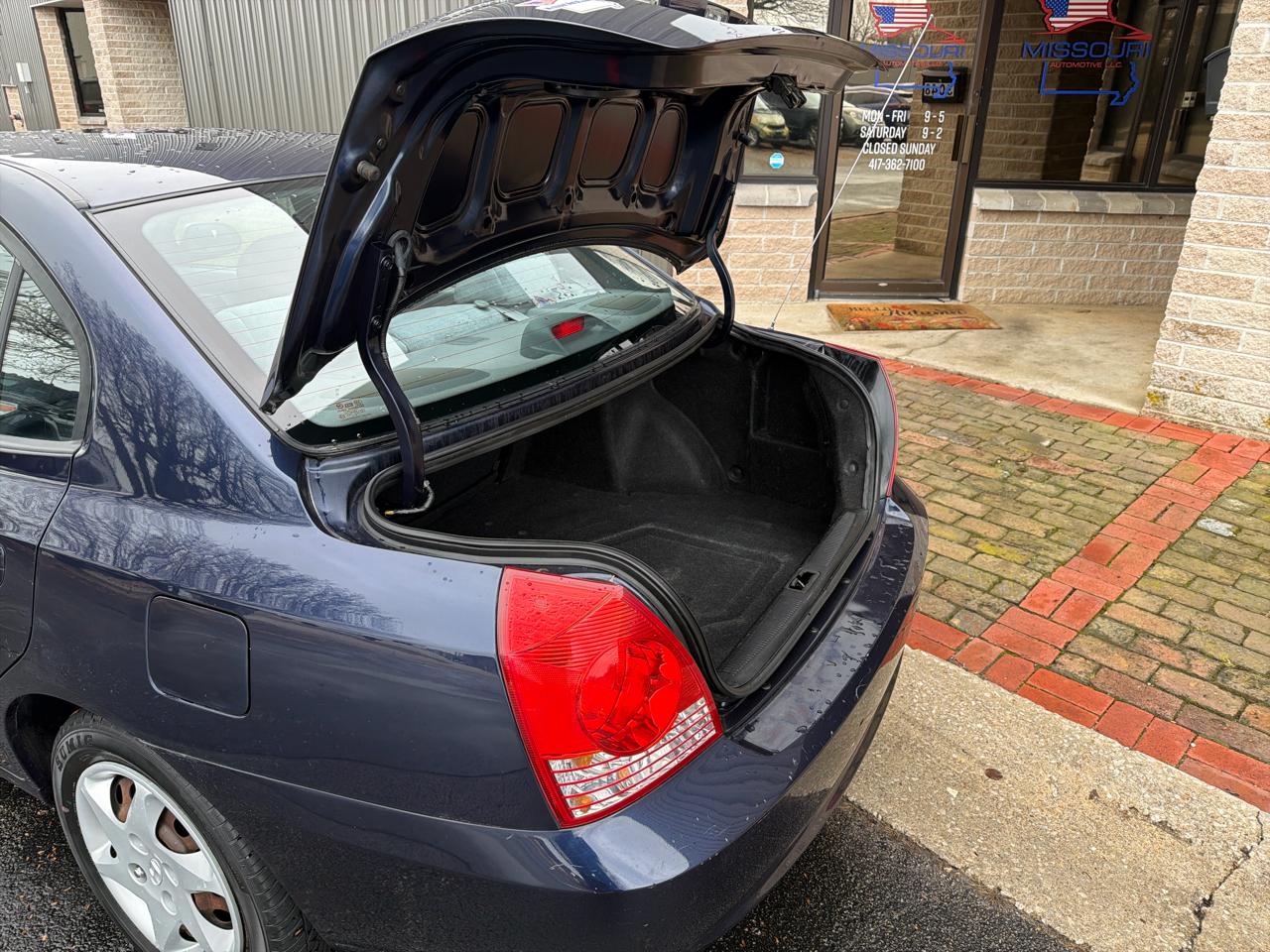 Hyundai Elantra GLS 4-Door 2005