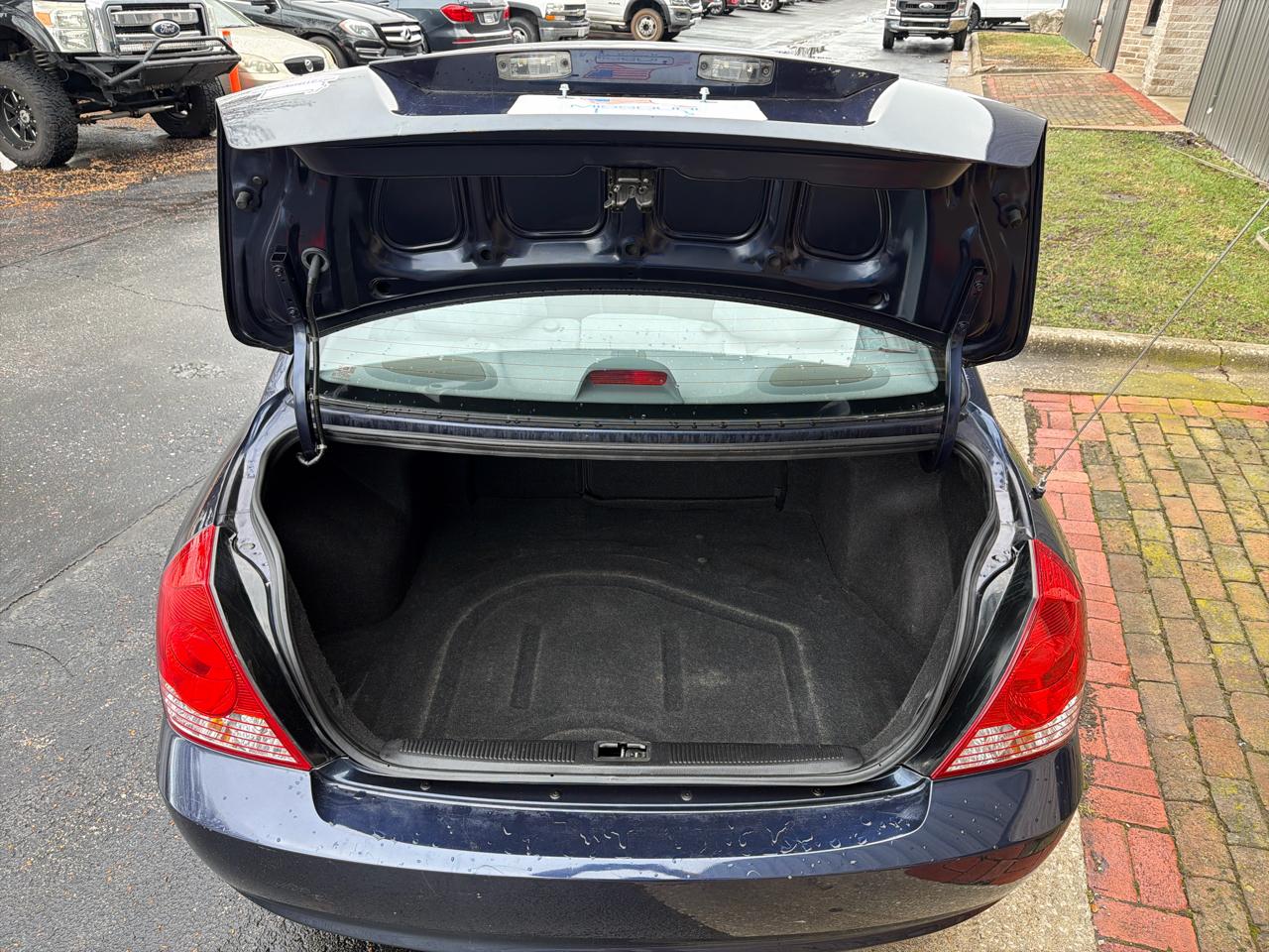 Hyundai Elantra GLS 4-Door 2005