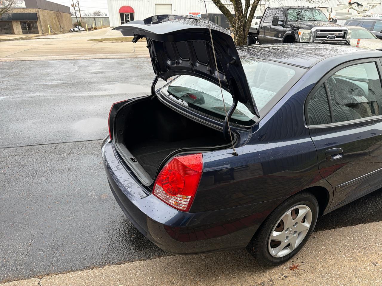Hyundai Elantra GLS 4-Door 2005