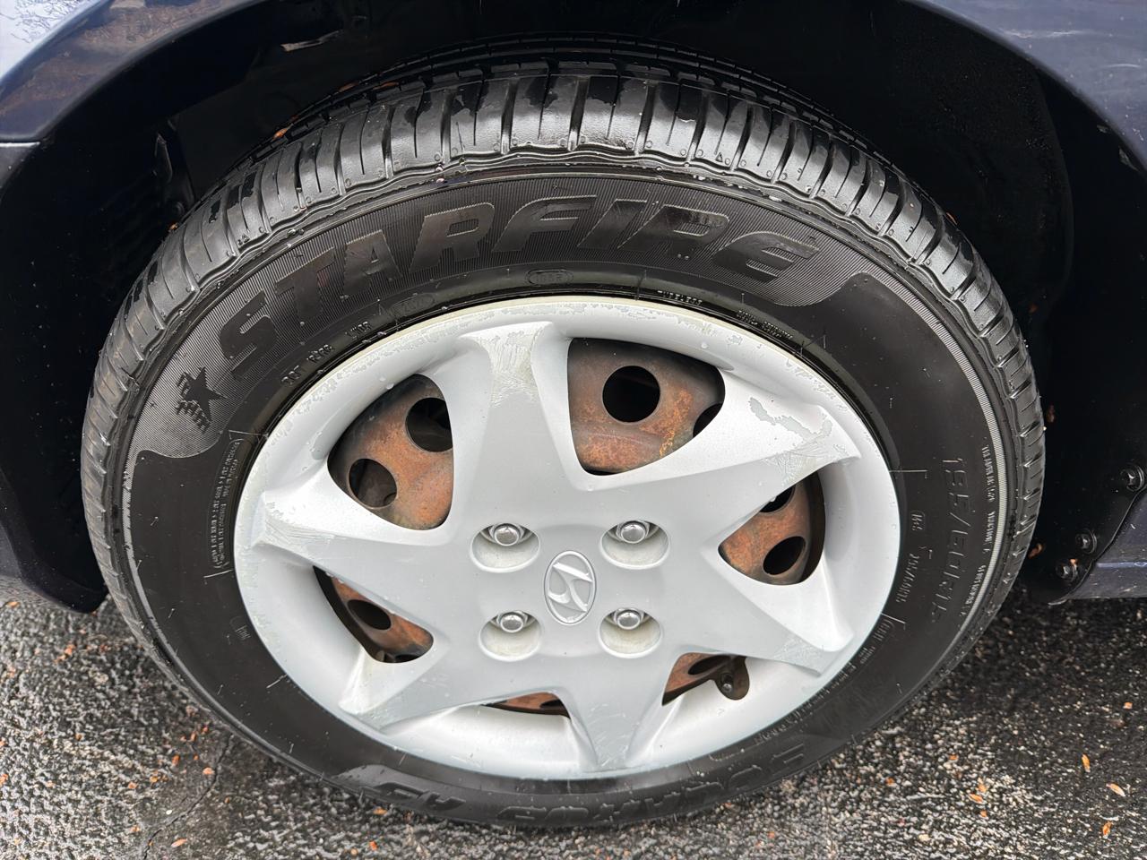 Hyundai Elantra GLS 4-Door 2005