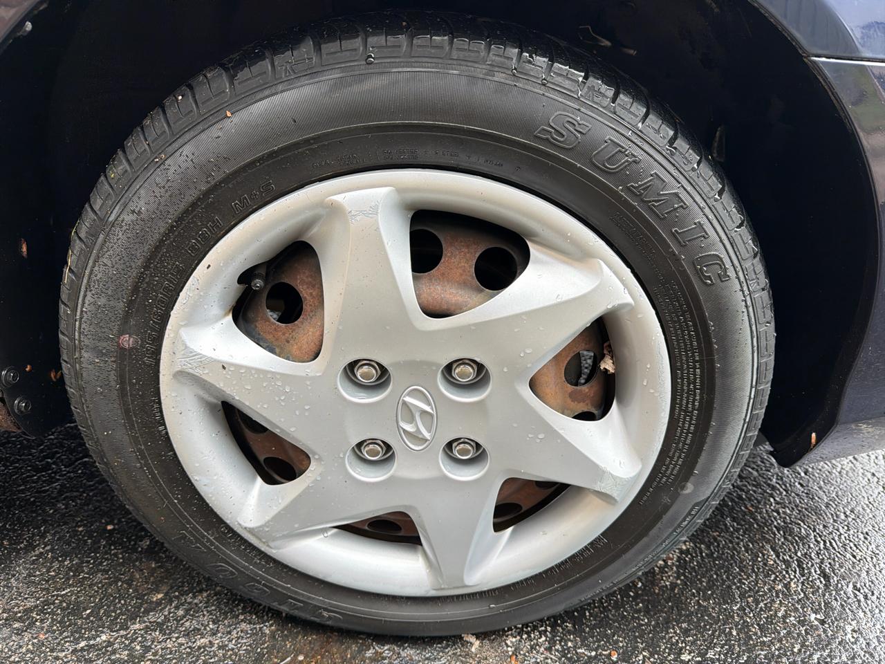 Hyundai Elantra GLS 4-Door 2005