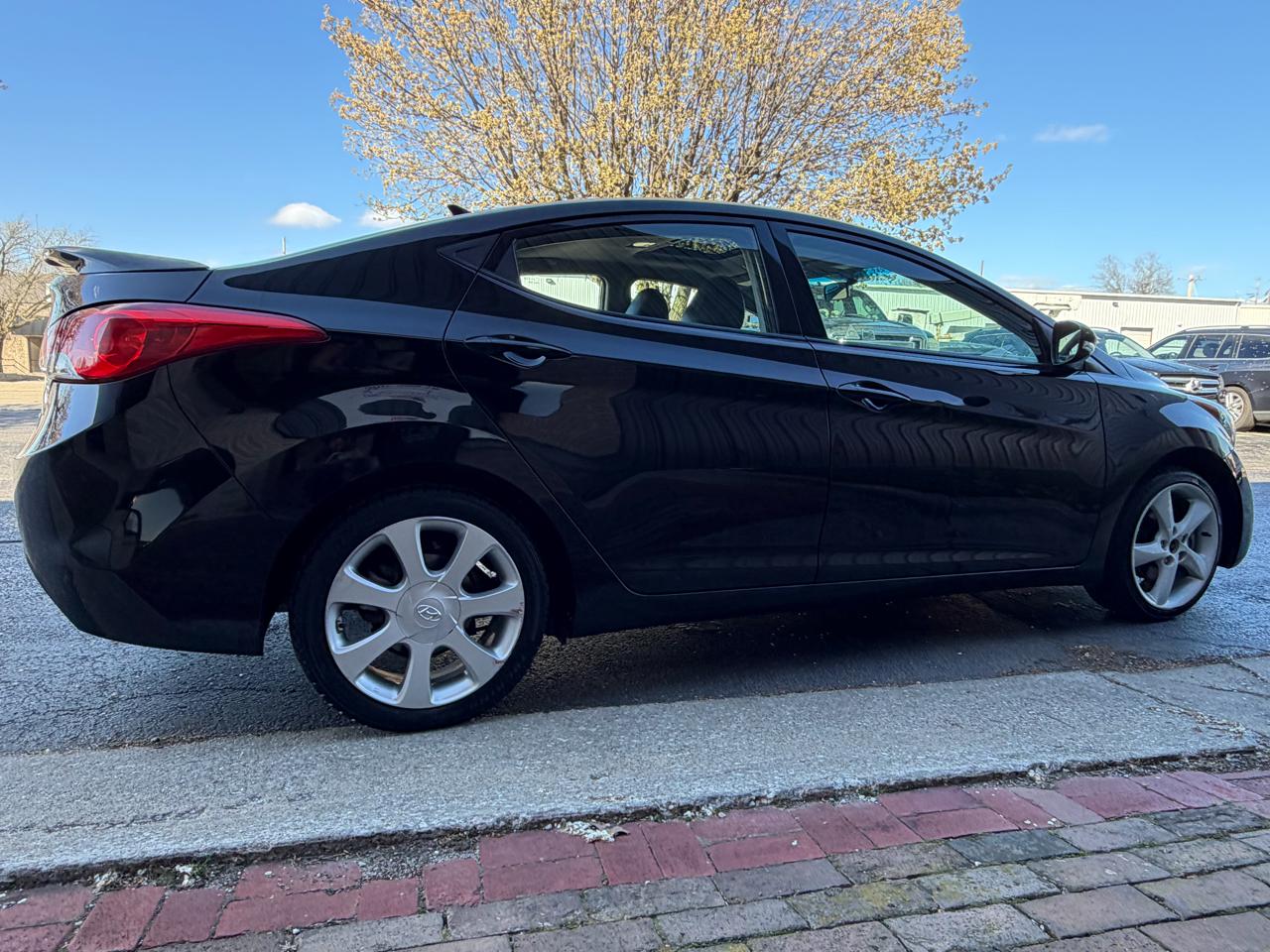 Hyundai Elantra GLS M/T 2013