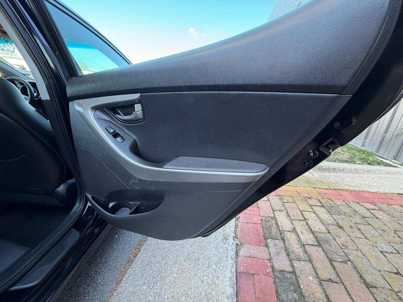 Hyundai Elantra GLS M/T 2013