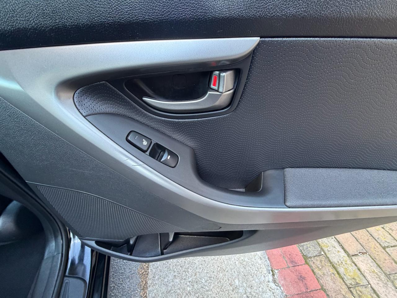 Hyundai Elantra GLS M/T 2013