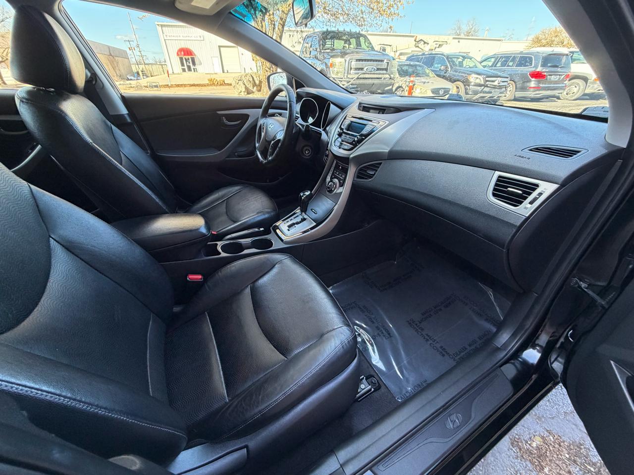 Hyundai Elantra GLS M/T 2013