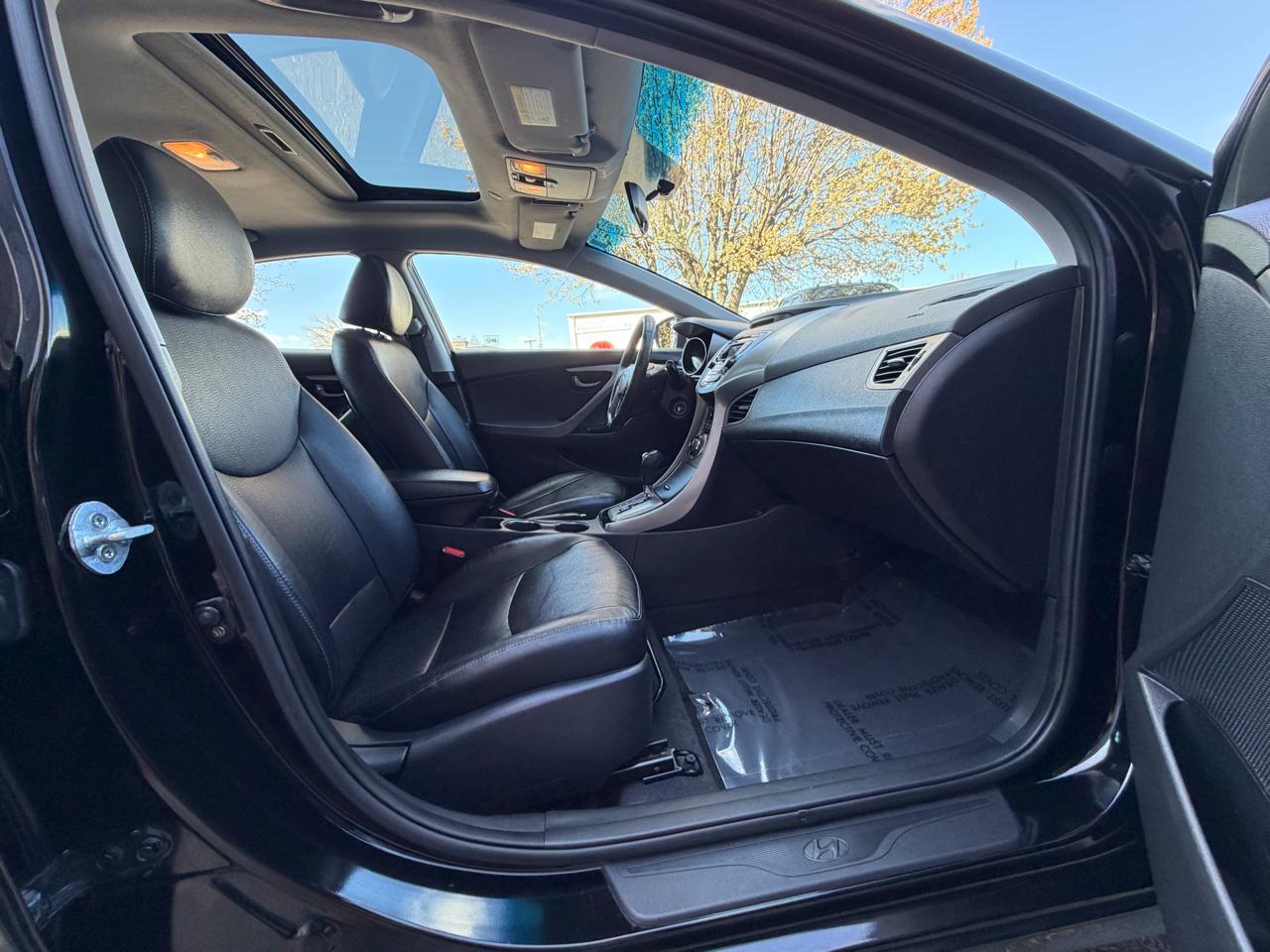 Hyundai Elantra GLS M/T 2013