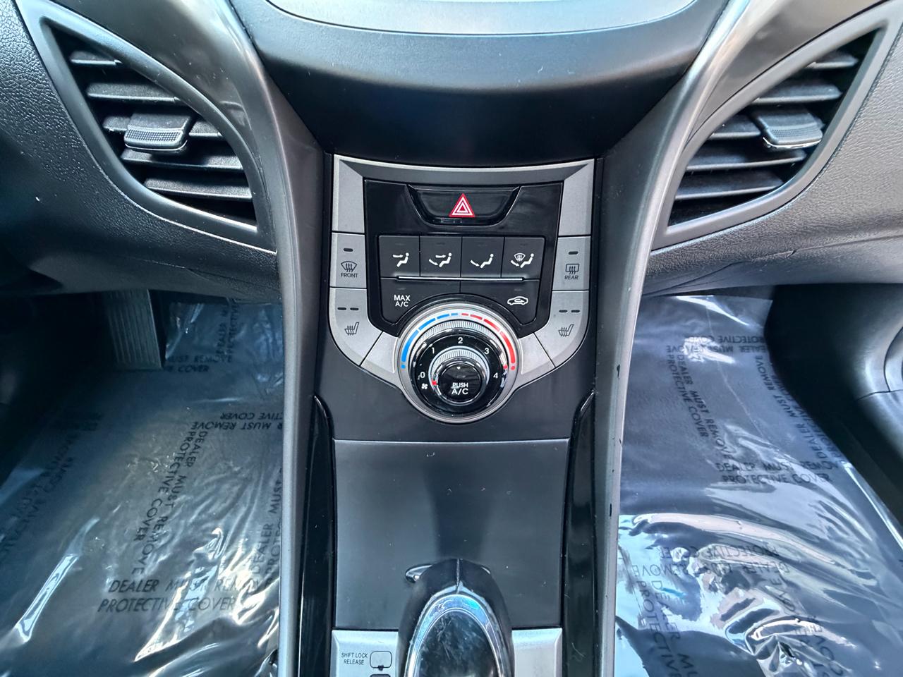 Hyundai Elantra GLS M/T 2013