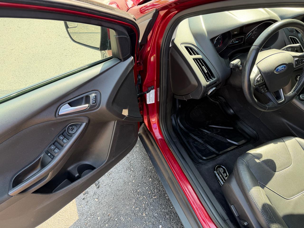 Ford Focus SE Sedan 2016