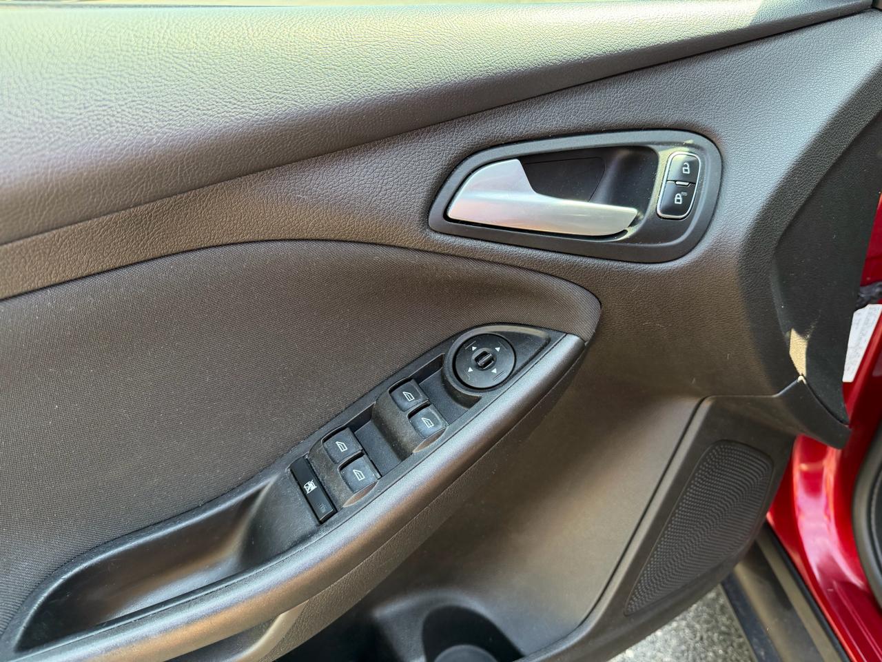 Ford Focus SE Sedan 2016