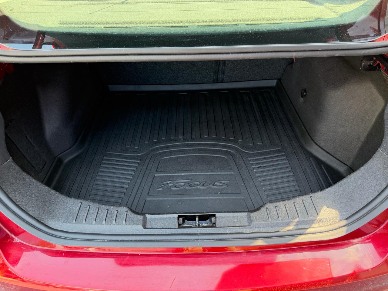 Ford Focus SE Sedan 2016